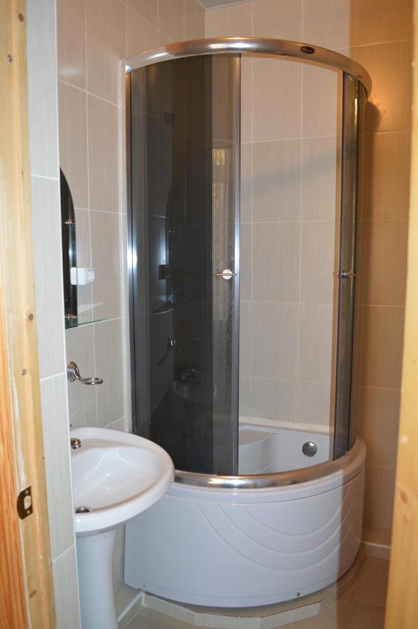 Hotel Kiparis Pizunda Bagian luar foto