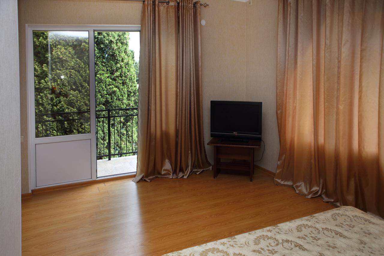 Hotel Kiparis Pizunda Bagian luar foto