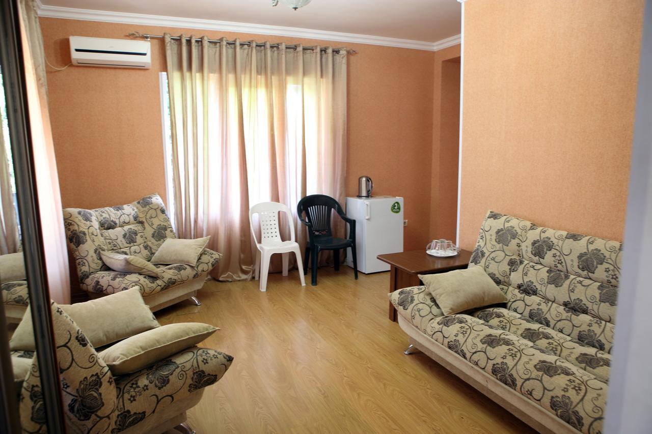 Hotel Kiparis Pizunda Bagian luar foto