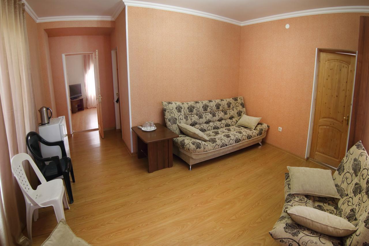 Hotel Kiparis Pizunda Bagian luar foto