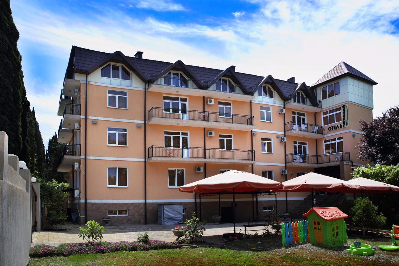 Hotel Kiparis Pizunda Bagian luar foto