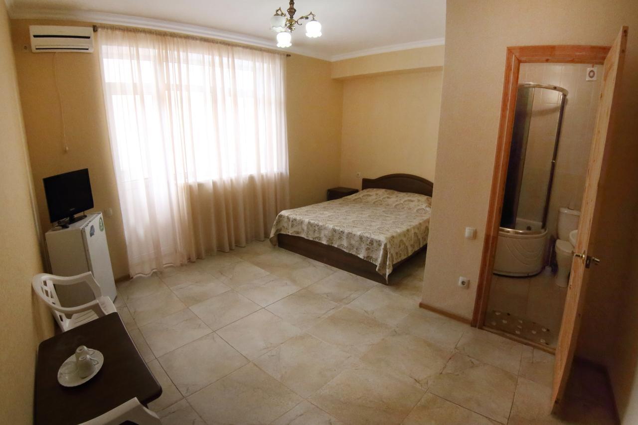 Hotel Kiparis Pizunda Bagian luar foto