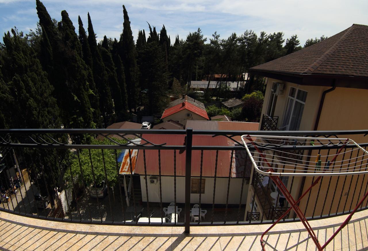 Hotel Kiparis Pizunda Bagian luar foto