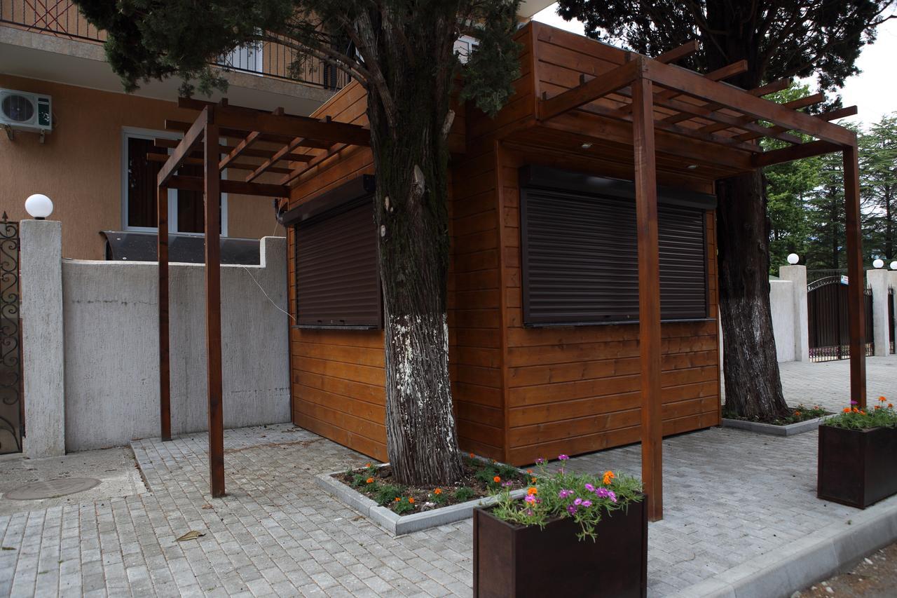 Hotel Kiparis Pizunda Bagian luar foto