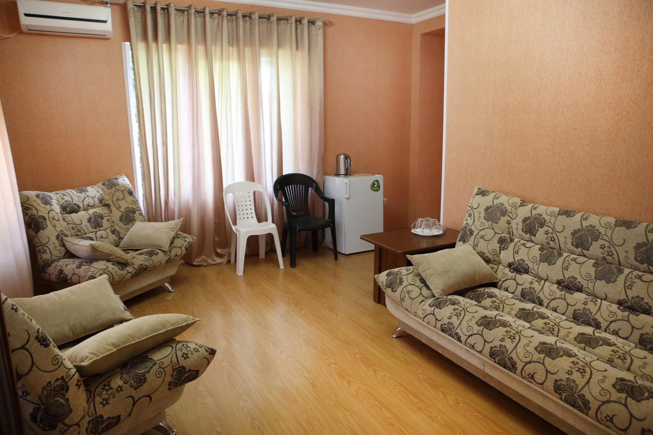 Hotel Kiparis Pizunda Bagian luar foto
