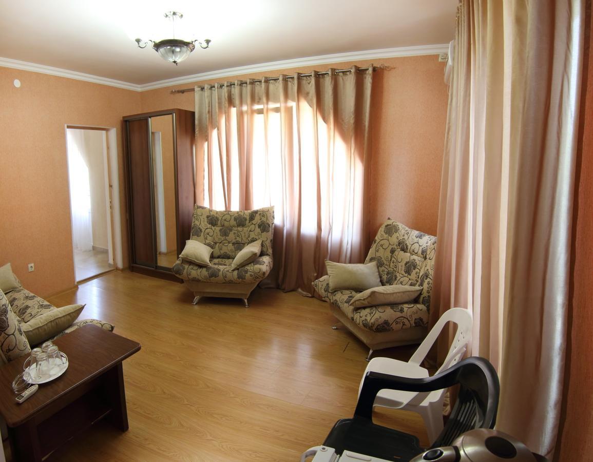 Hotel Kiparis Pizunda Bagian luar foto