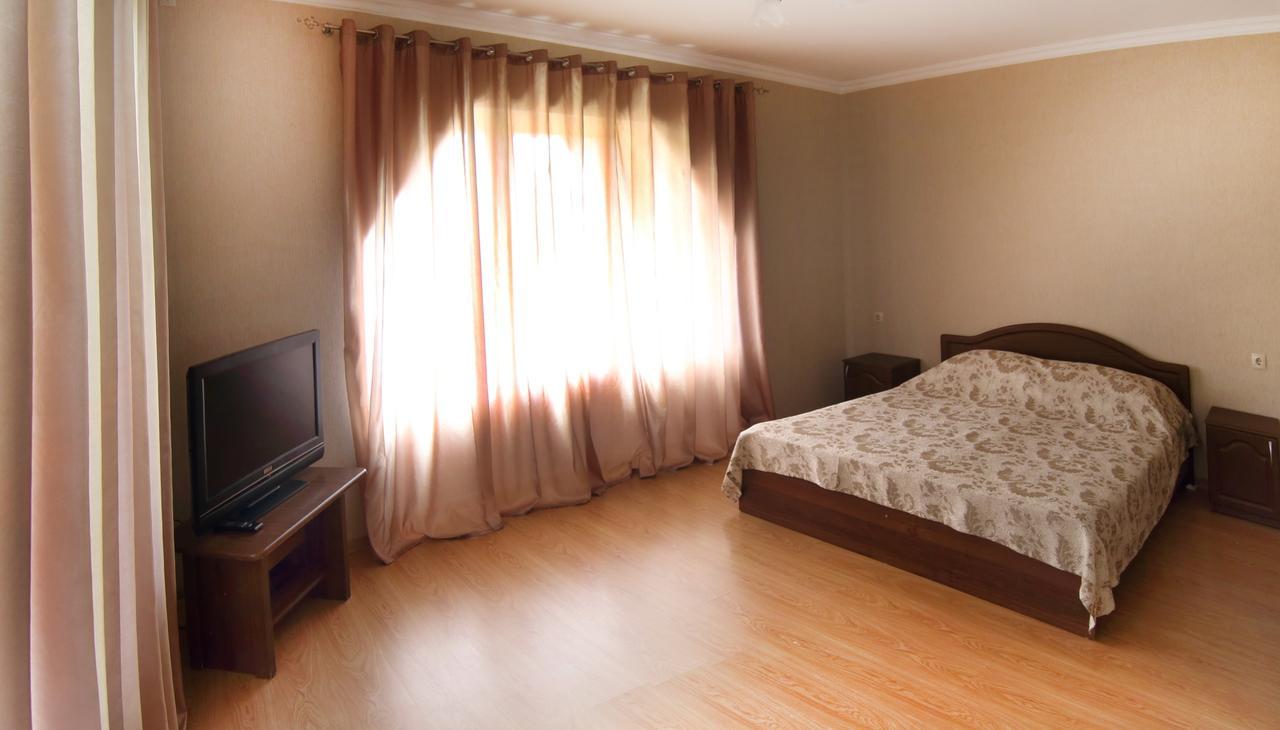 Hotel Kiparis Pizunda Bagian luar foto