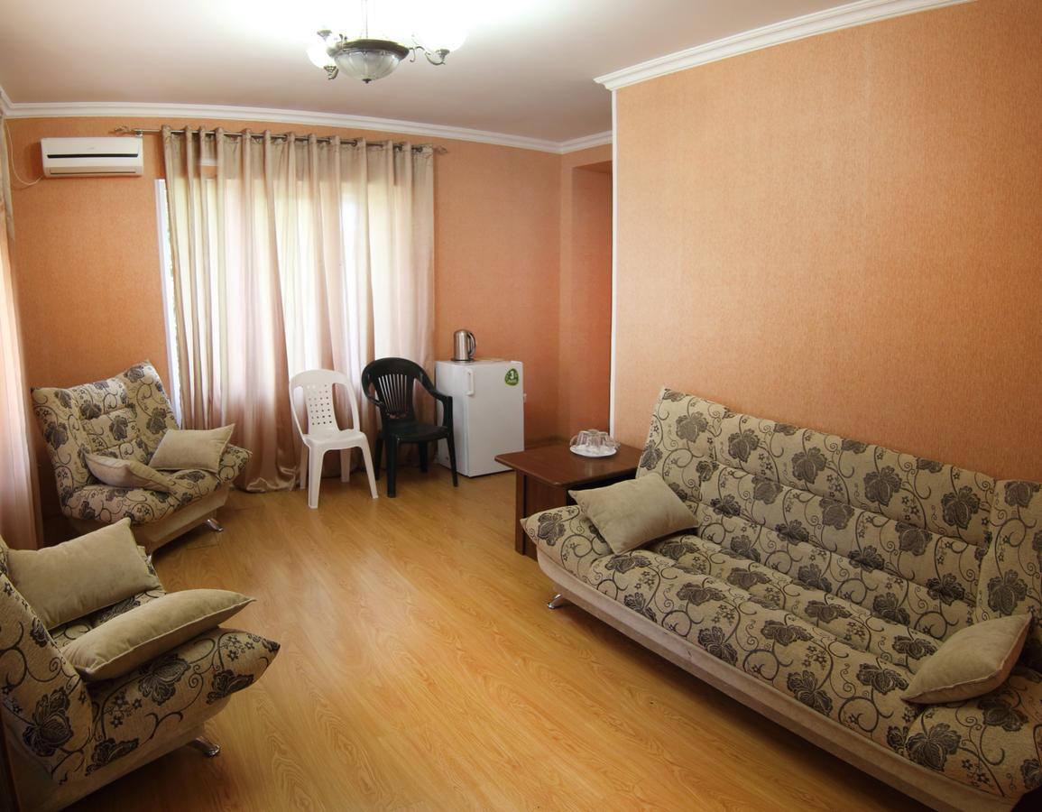Hotel Kiparis Pizunda Bagian luar foto