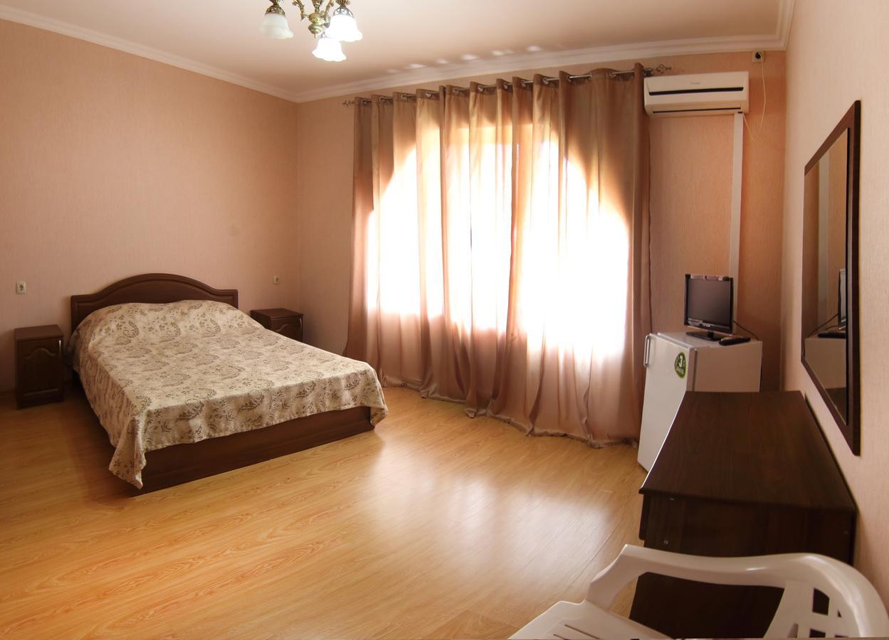 Hotel Kiparis Pizunda Bagian luar foto