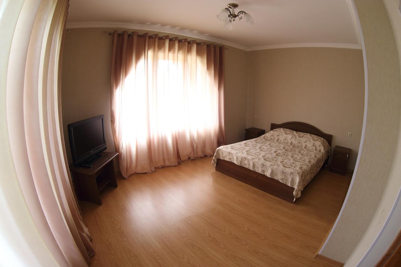 Hotel Kiparis Pizunda Bagian luar foto
