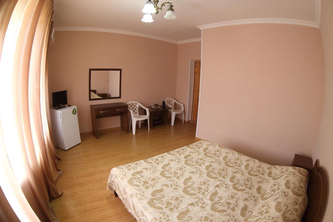 Hotel Kiparis Pizunda Bagian luar foto