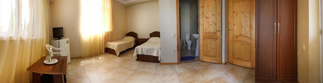 Hotel Kiparis Pizunda Bagian luar foto